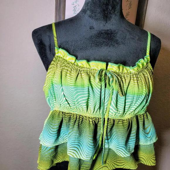 NWT Wild Fable Women's Tiered Ruffle Green Wave Tank Top Size Large - Picture 7 of 12